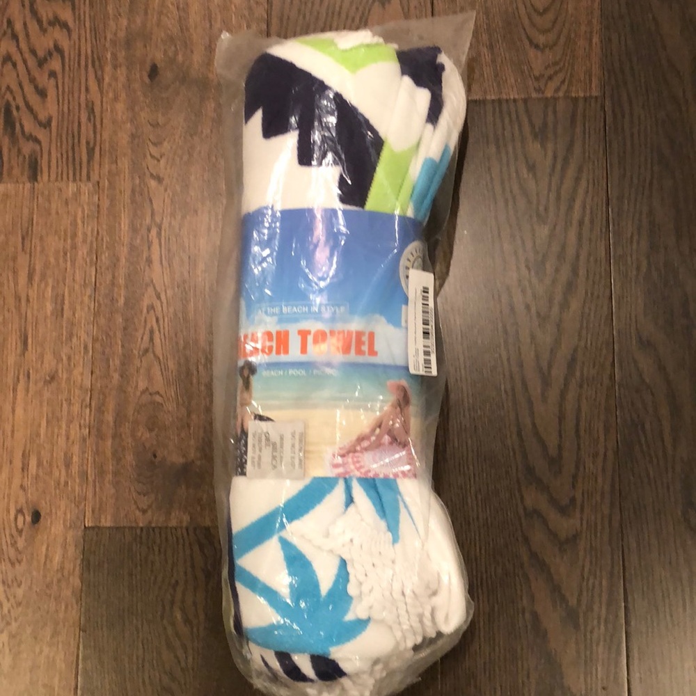 NWT Luxury Round Beach Towel, Two People